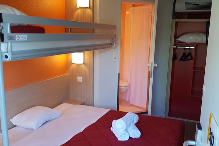 Room 10 of 36