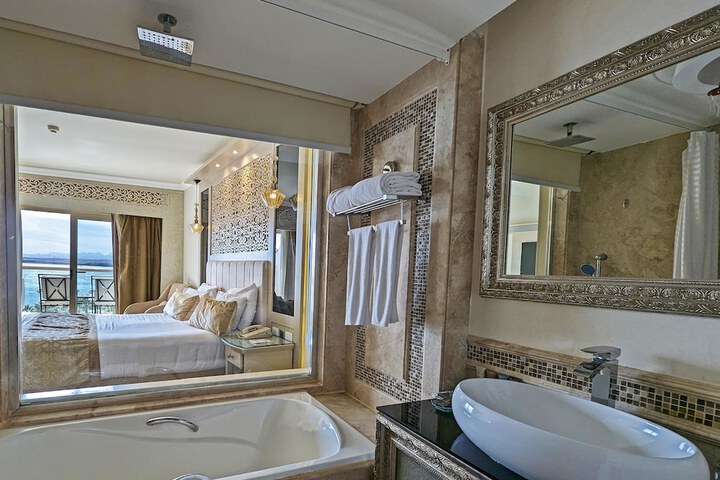 Room 72 of 120