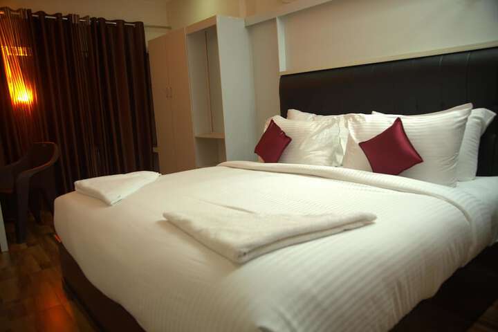 Room 9 of 35