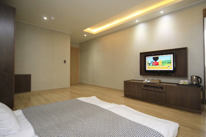Room 34 of 119