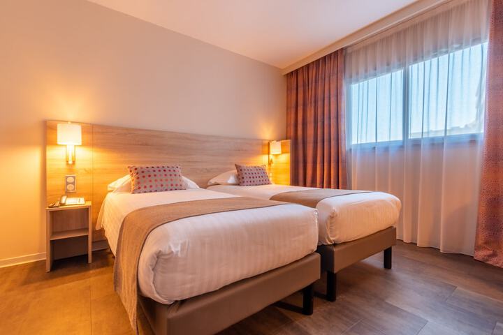 Room 10 of 40