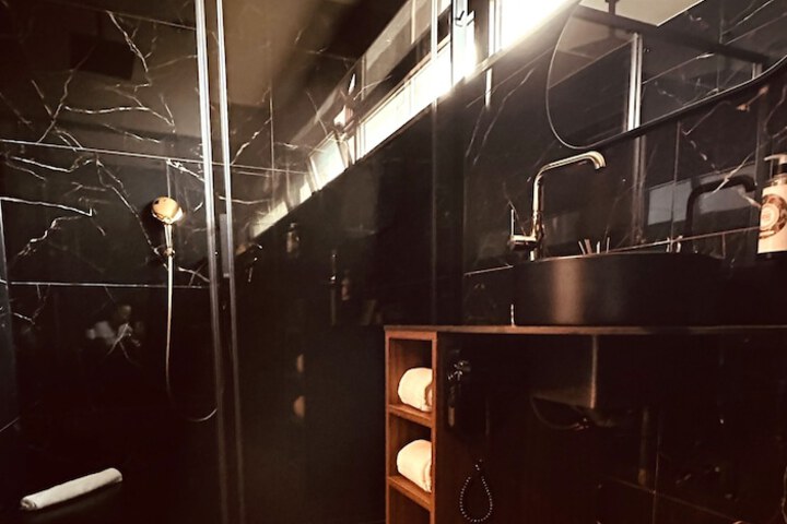 Room 39 of 61