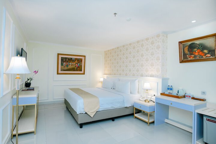 Room 13 of 38