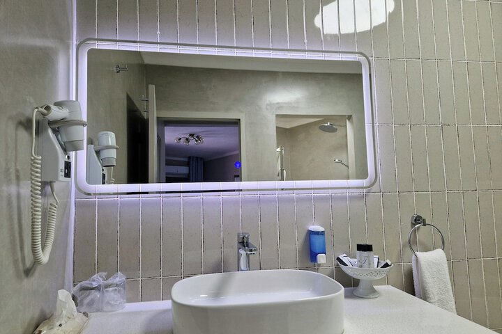 Room 57 of 106