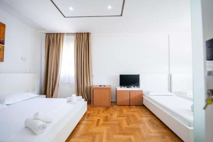 Room 12 of 30