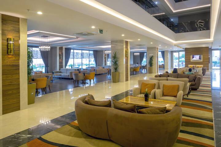 Entrance & Lobby