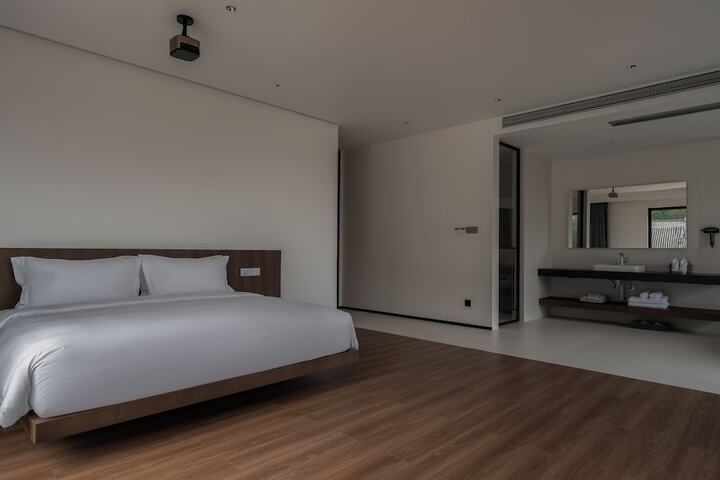 Room 69 of 86