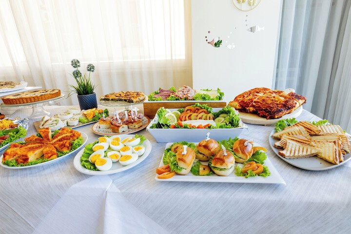 Breakfast/Coffee Service 90 of 161