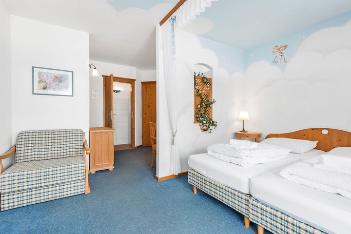 Room 10 of 50