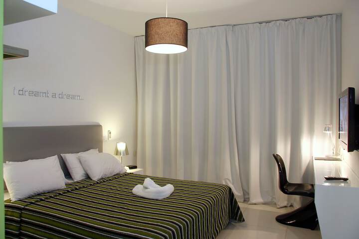 Room 4 of 32