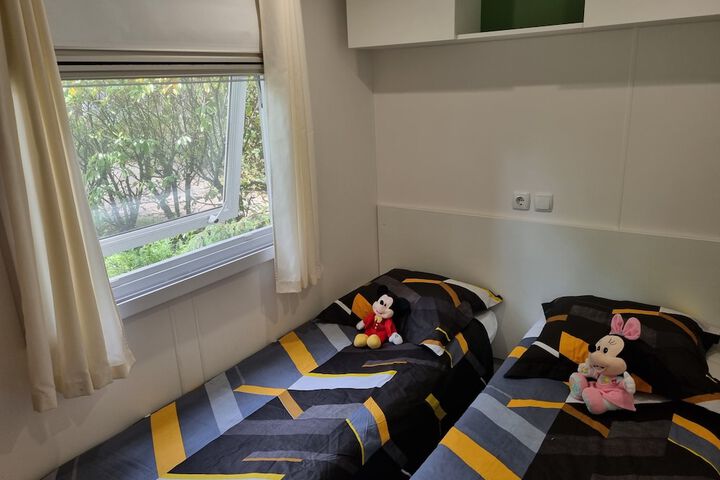Room 10 of 117