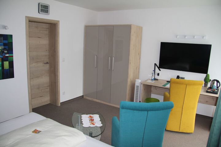 Room 10 of 110