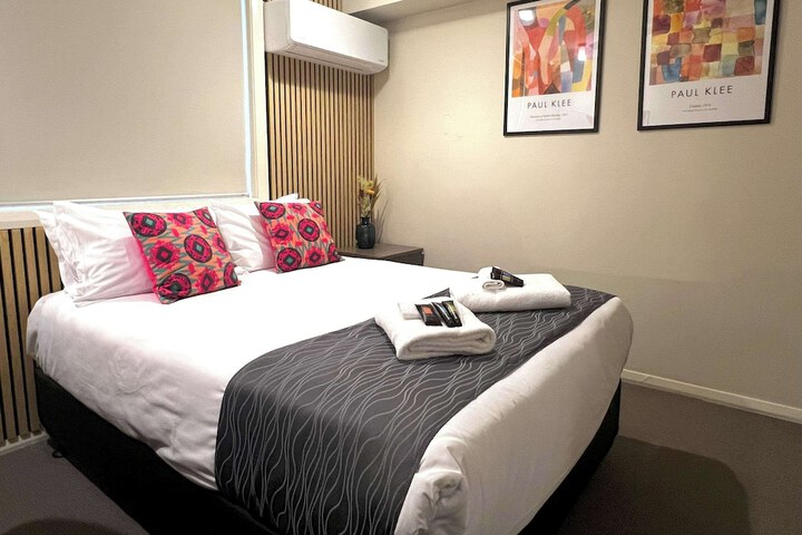 Room 25 of 104