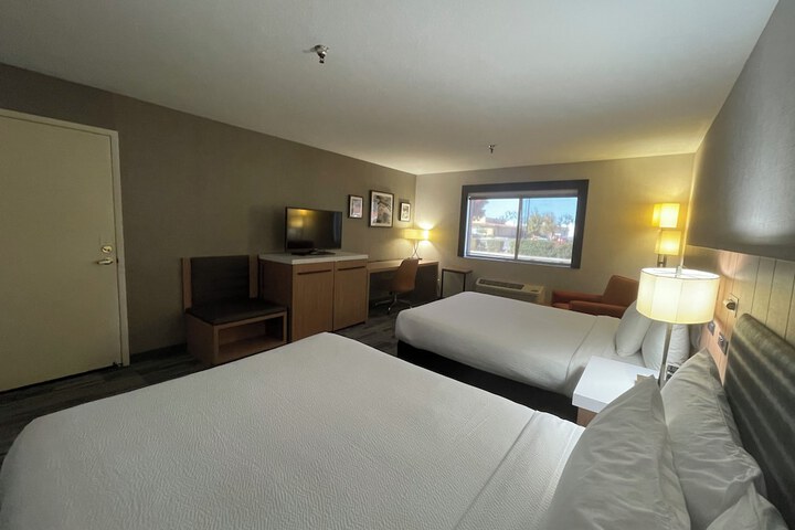 Room 8 of 18