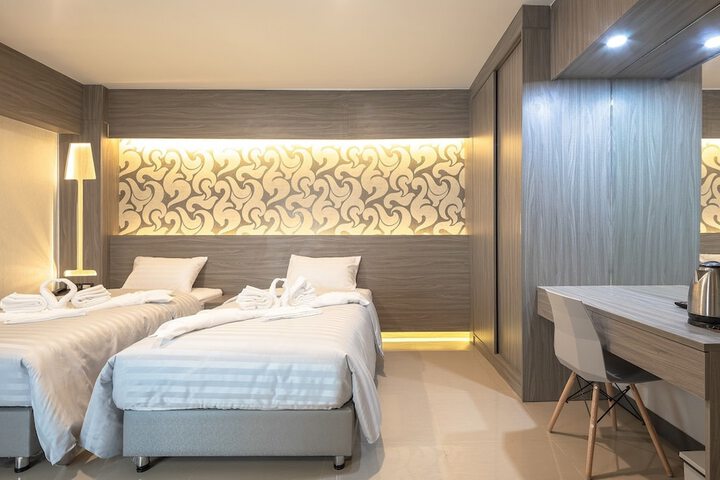 Room 8 of 40