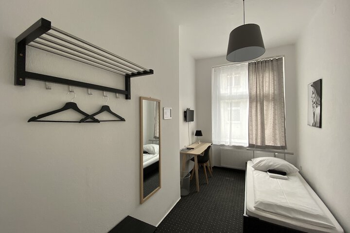 Room 7 of 37