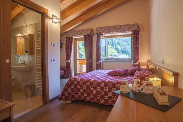 Room 3 of 37