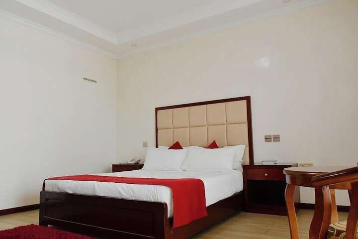 Room 6 of 42