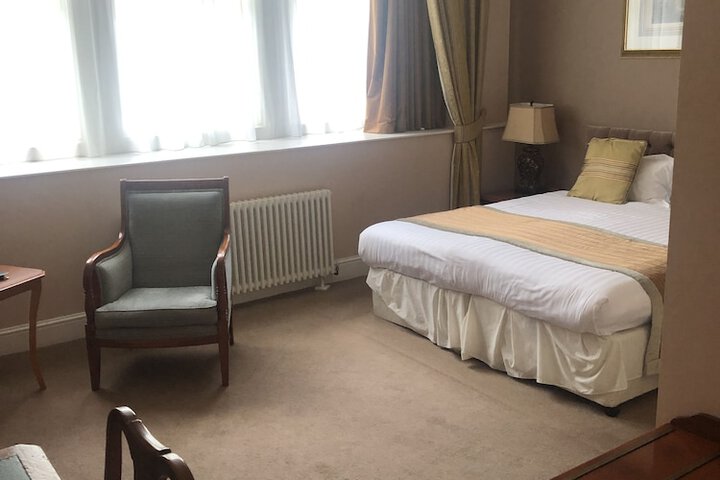 Room 5 of 62