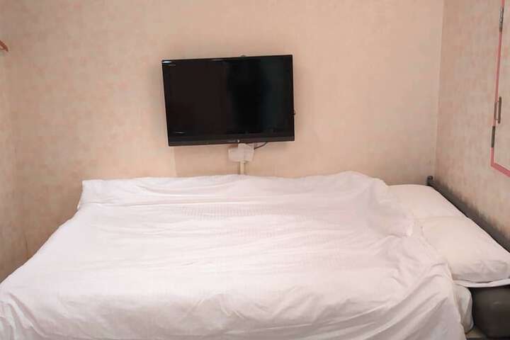 Room 3 of 22