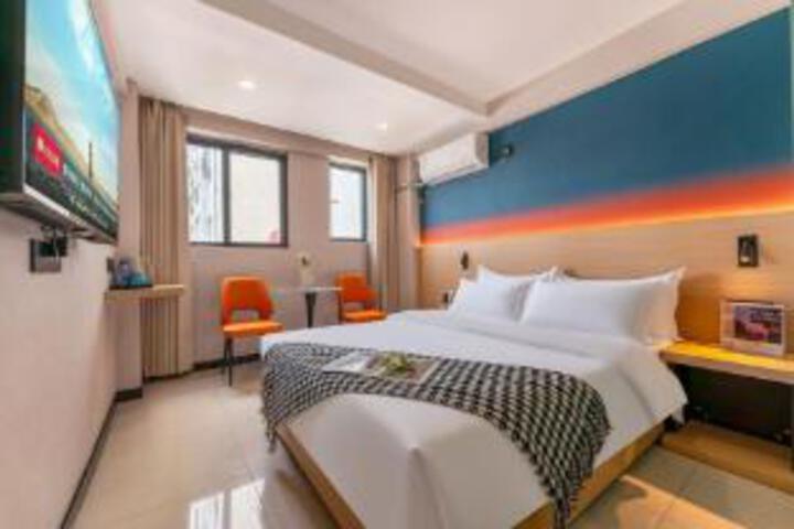 Room 5 of 6