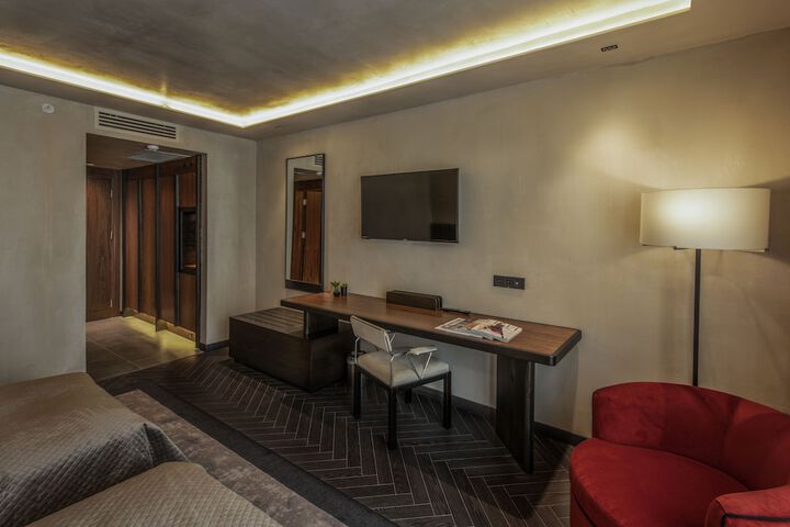 Room 11 of 30