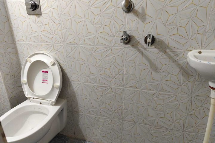 Room 14 of 16