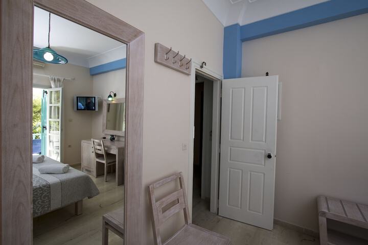 Room 12 of 46