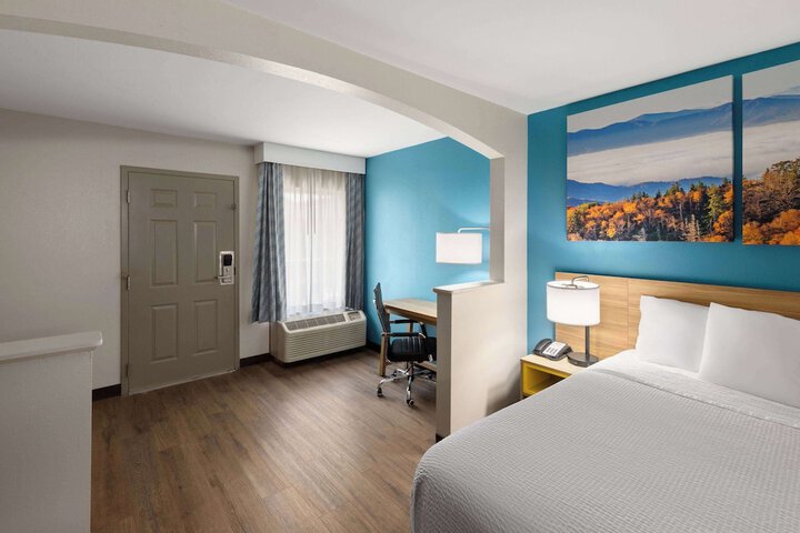Room 10 of 34