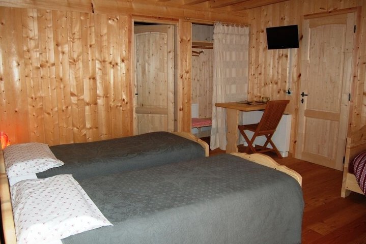 Room 13 of 144