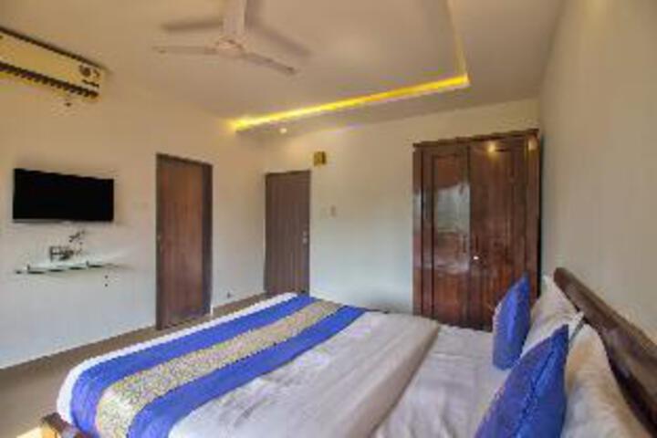 Room 9 of 31
