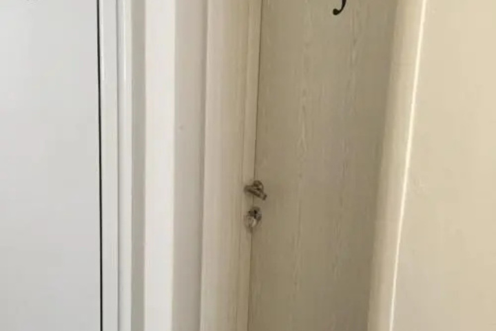 Room 12 of 20