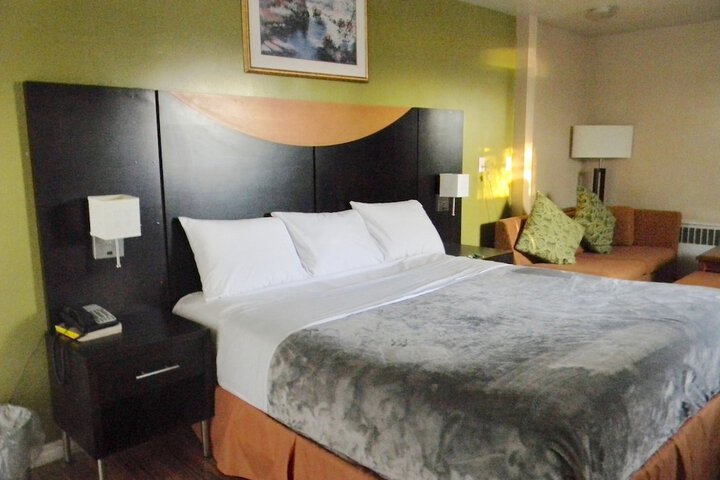 1 King Bed (14 of 14)
