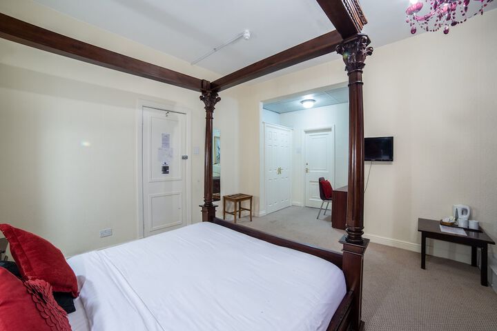 Room 4 of 36