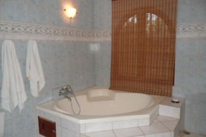 Hot Tub 120 of 163