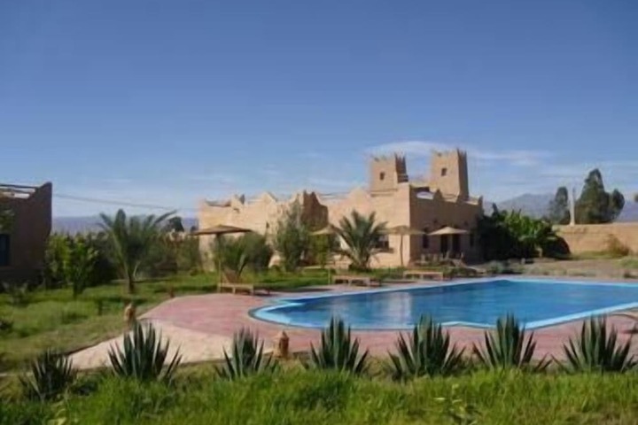 Hotel with Pool