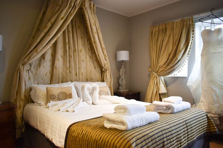 Room 6 of 34