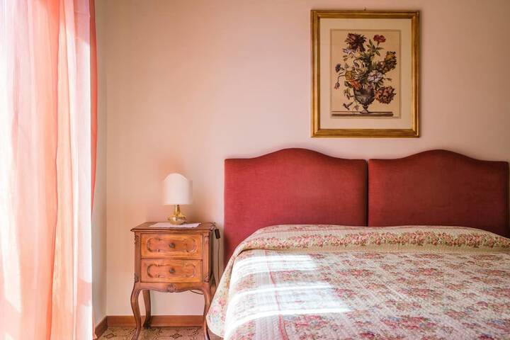 Room 8 of 11