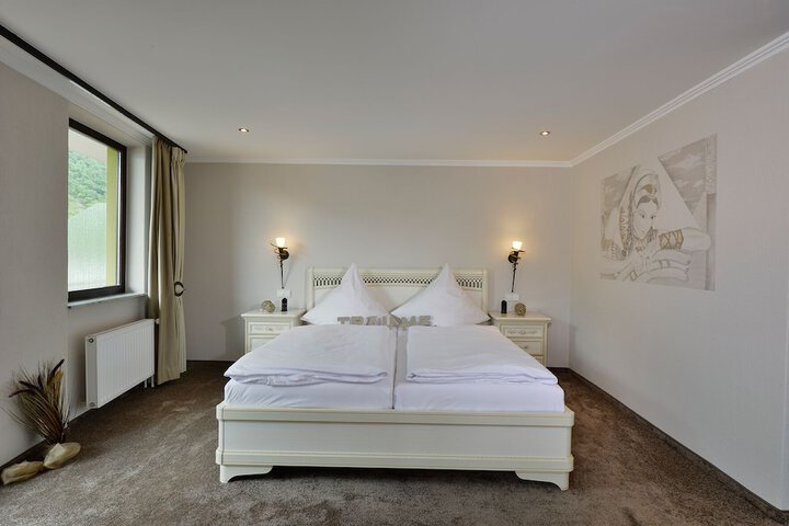 Room 5 of 38