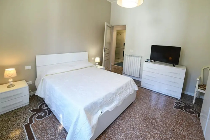 Room 5 of 14