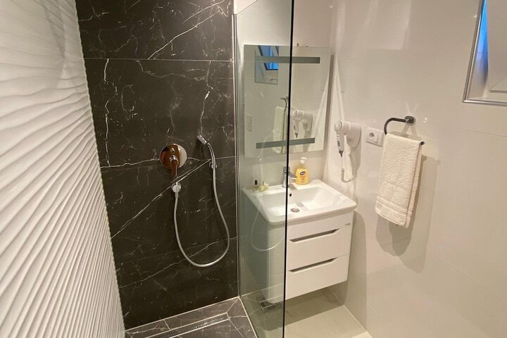 Room 106 of 132
