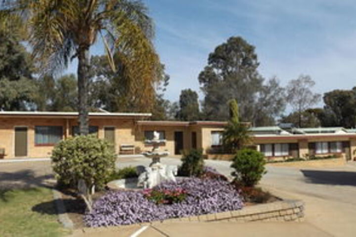 Hotel Exterior 14 of 62