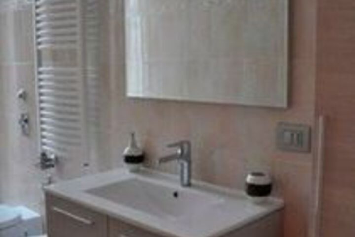 Room 3 of 21