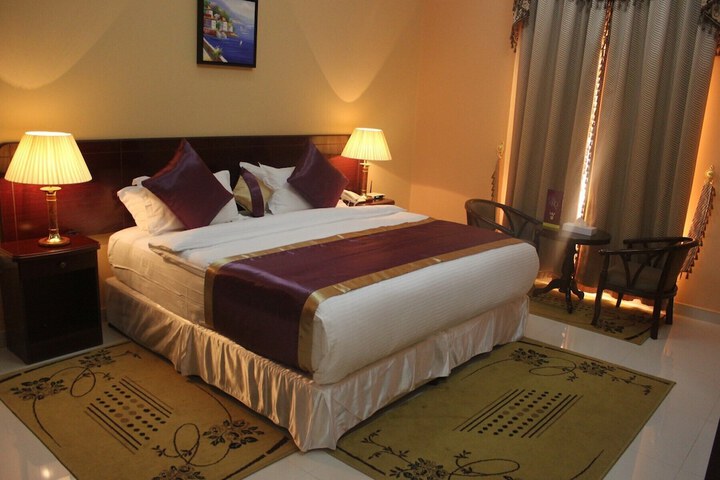 Room 9 of 30