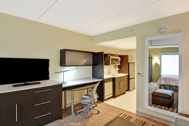 1 King Bed Studio Suite (4 of 13)
