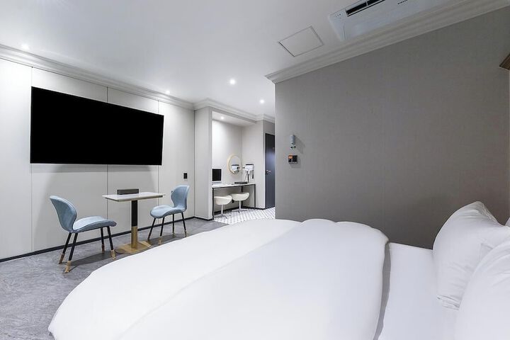 Room 43 of 72