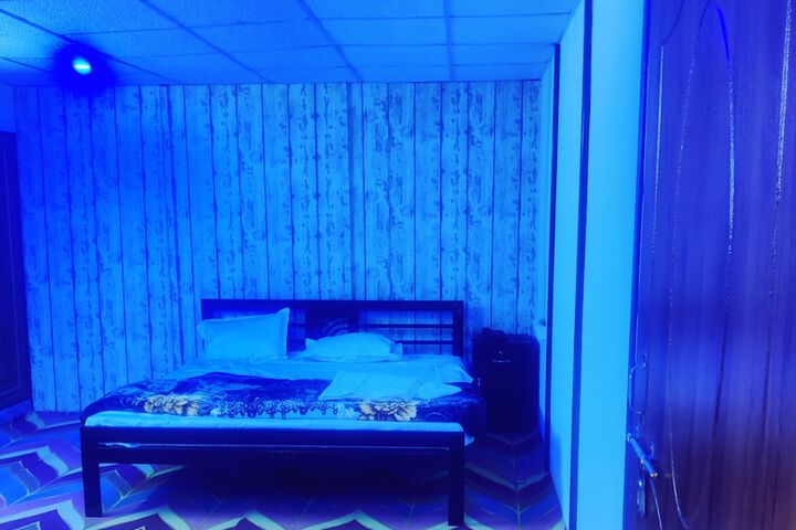 Room 12 of 30