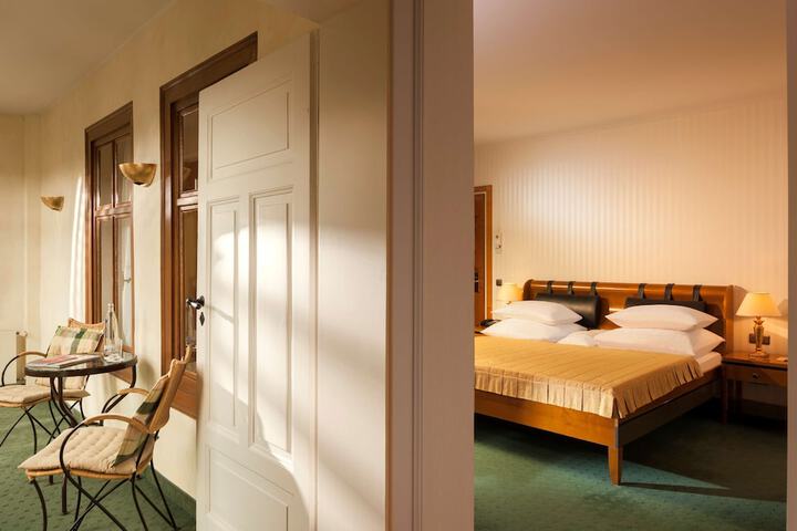 Room 20 of 106