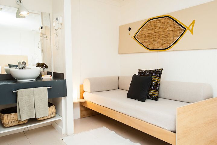 Room 6 of 102