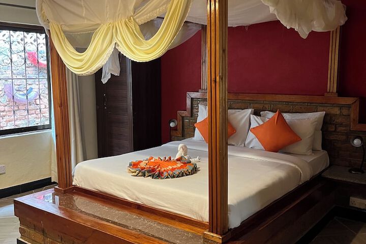 Room 2 of 26